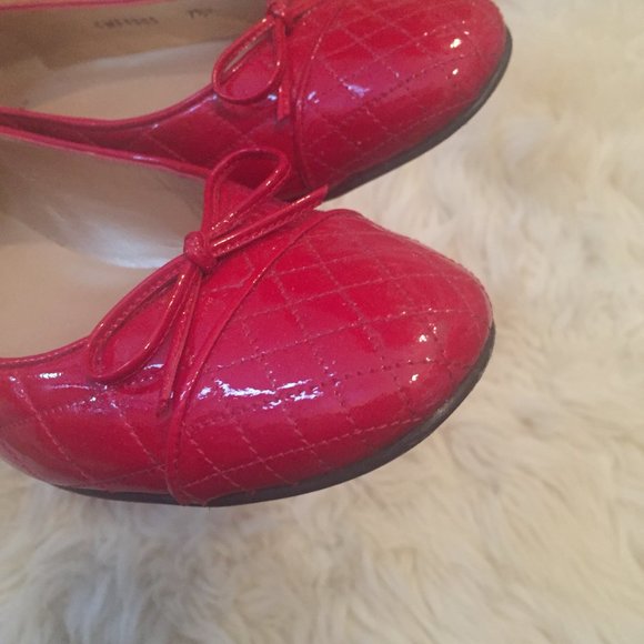 Stuart Weitzman Low Block Heel Cap Toes in Chanel Style Stitching - Picture 13 of 16